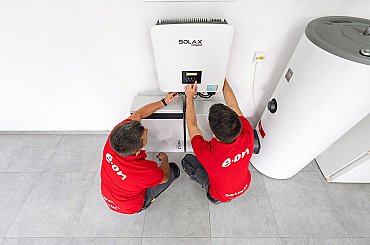 Už pět tisíc domácností pomáhá stabilizovat českou energetickou síť. Jejich baterie nabízejí výkon 25 MW