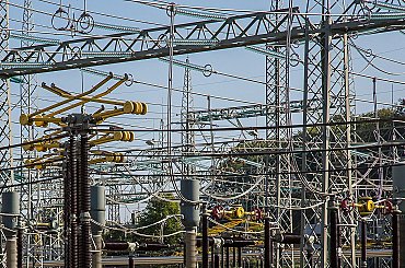 Rozvodny v Praze opět v provozu, většina metropole podle energetiků pod proudem
