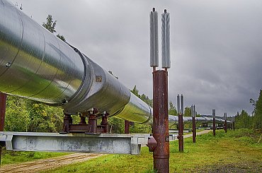 Ceny ropy opět rostou, přetrvávají obavy ohledně Blízkého východu